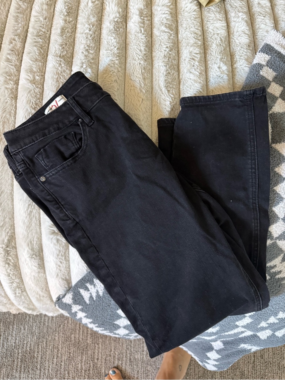 Vigoss Black Straight-Leg Women's Jeans